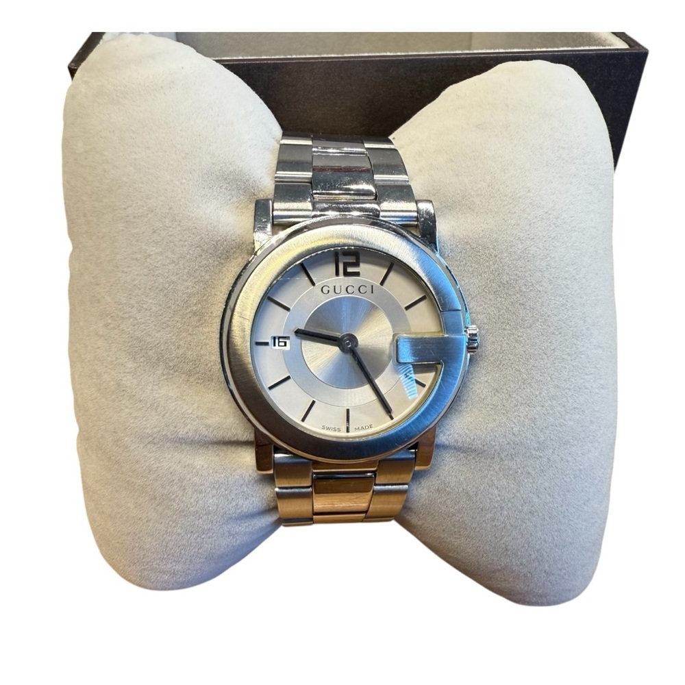 Men’s Gucci Silver Stainless Steel Watch. Gucci box & COA included